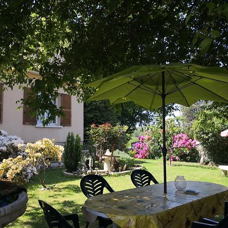 Bed and Breakfast Au Jardin Fleuri Secondigny Esterno foto