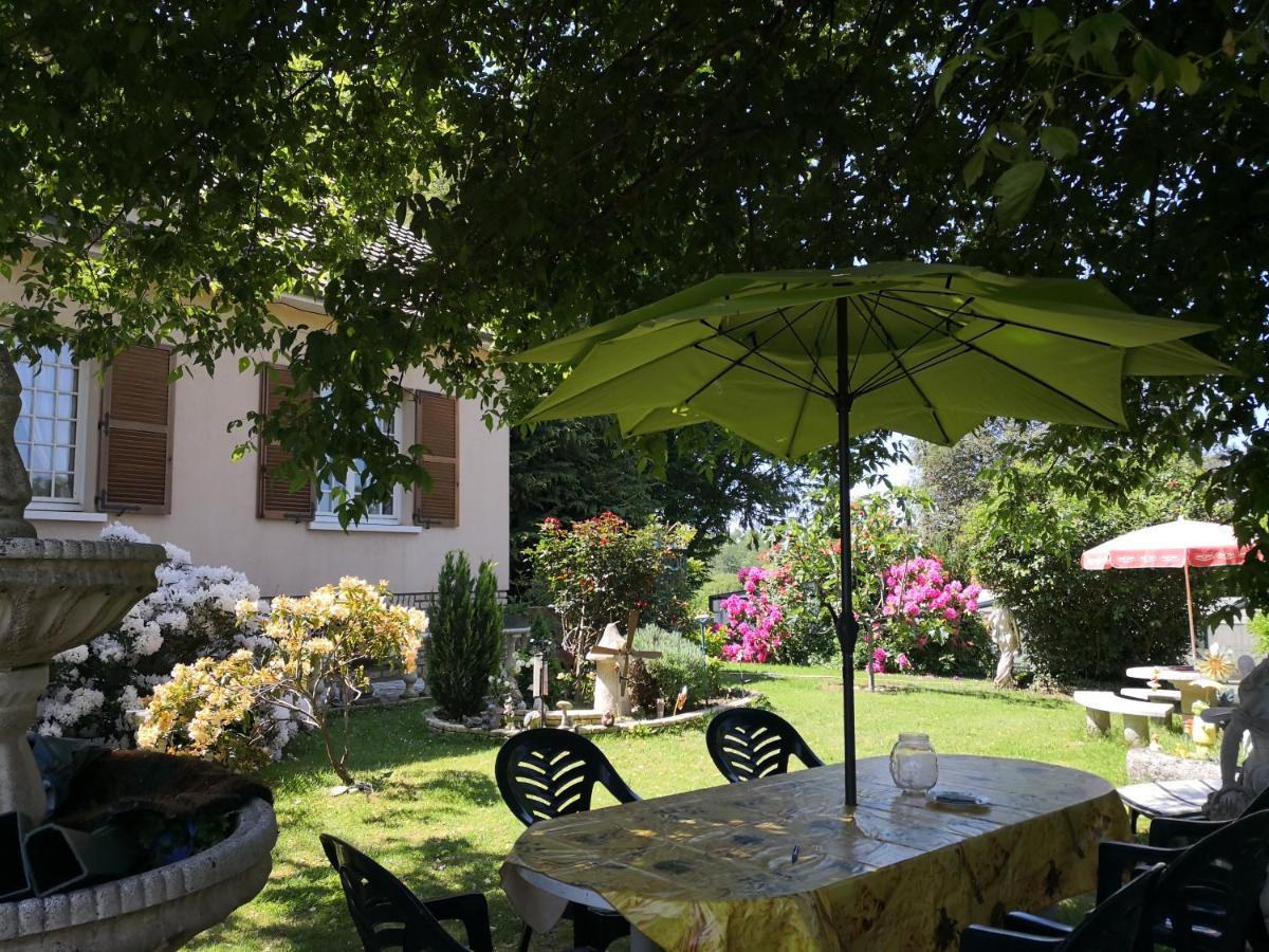 Bed and Breakfast Au Jardin Fleuri Secondigny Esterno foto