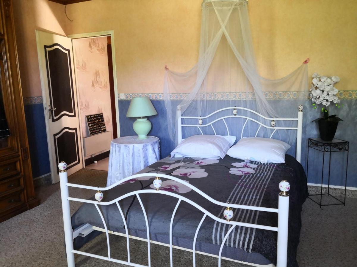 Bed and Breakfast Au Jardin Fleuri Secondigny Camera foto