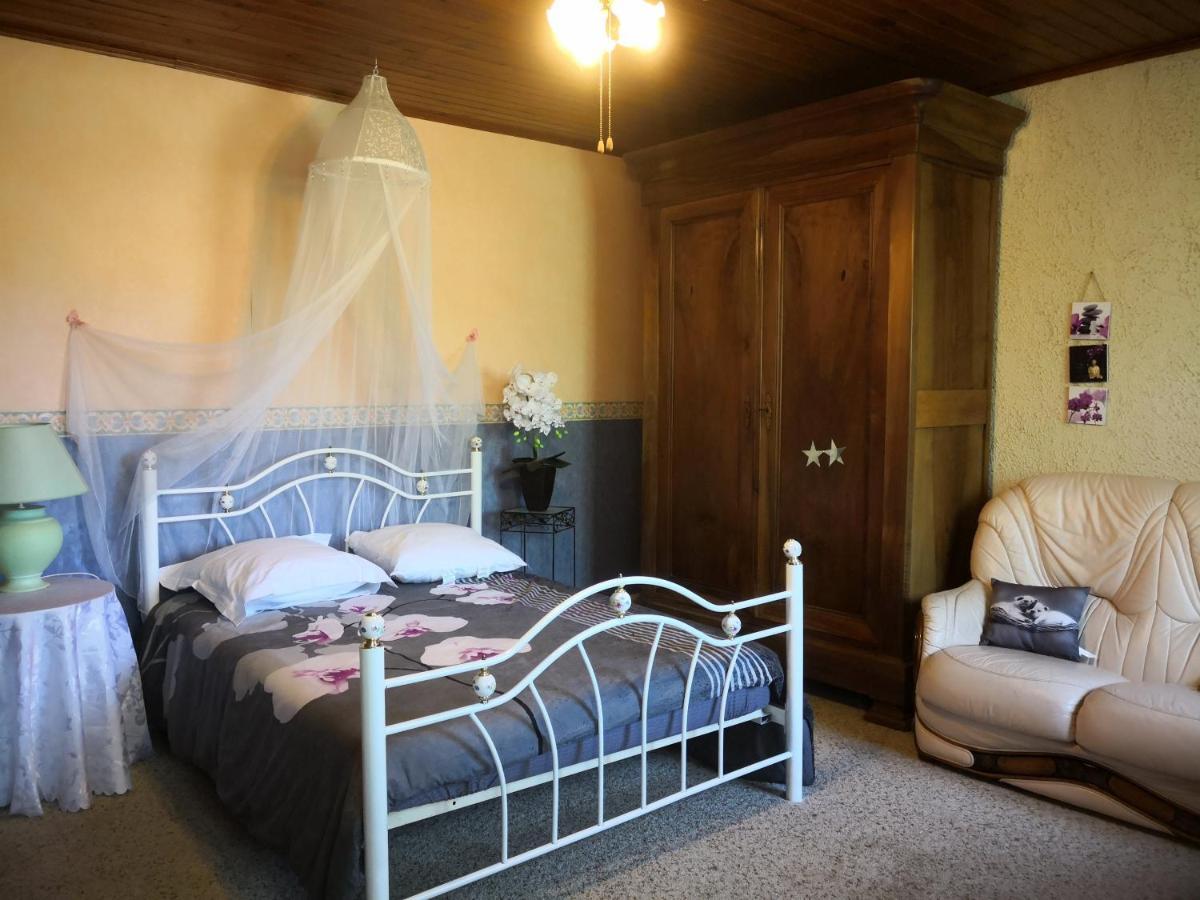Bed and Breakfast Au Jardin Fleuri Secondigny Esterno foto